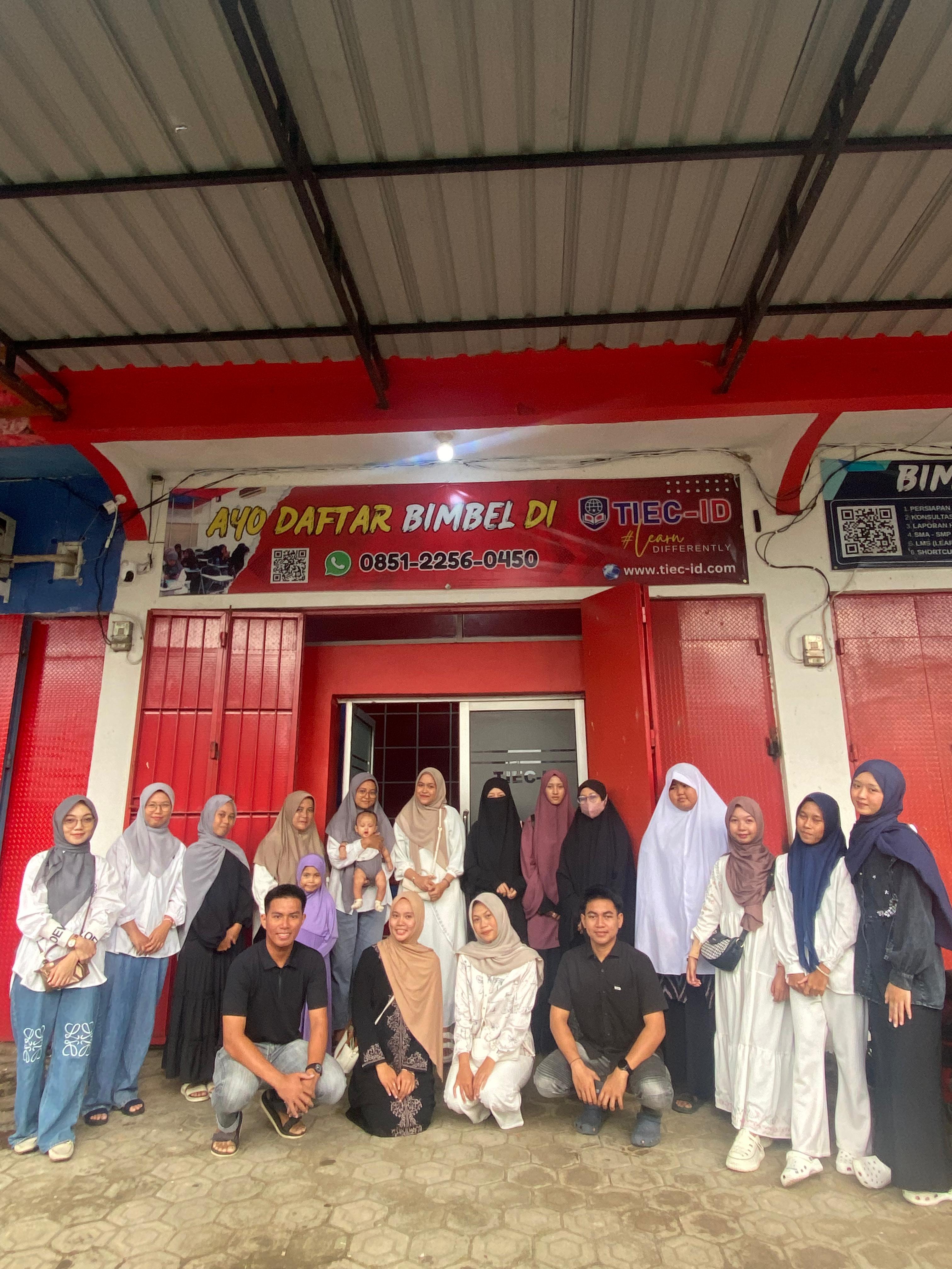 Kegiatan berbagi takjil dan berbuka puasa bersama Siswa berserta Staff dan Tentor TIEC-ID 